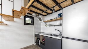 Basic Room, 1 Bedroom (204) | 1 bedroom, WiFi (free) - Yeosu Andante Pension (Yeosu)