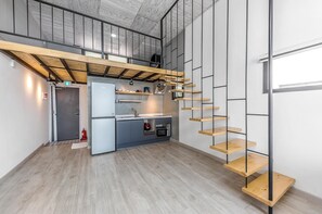 Basic Room, 1 Bedroom (201) - Yeosu Andante Pension (Yeosu)