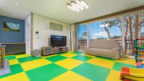 Eenvoudige kamer, 2 slaapkamers (Pinetree (2F)) | 2 slaapkamers, gratis wifi