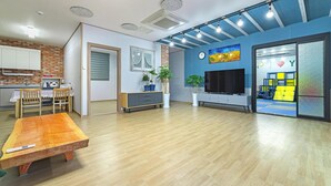 Basic Room, 2 Bedrooms (Pinekids (1F)) | 2 bedrooms, WiFi (free) - Goseong Pinetree Pension (Goseong)