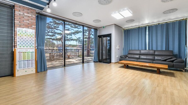 Basic Room, 2 Bedrooms (Pinekids (1F)) - Goseong Pinetree Pension (Goseong)