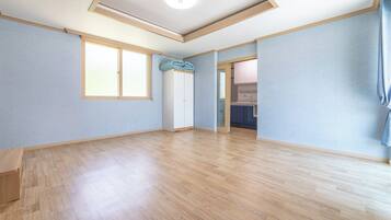 Basic Room, 1 Bedroom (Chaesonghwa) | 1 bedroom, WiFi (free)