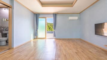 Basic Room, 1 Bedroom (Chaesonghwa) | 1 bedroom, WiFi (free)