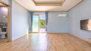 Basic Room, 1 Bedroom (Chaesonghwa) | 1 bedroom, WiFi (free) - Samcheok Greenhyang Pension (Samcheok)