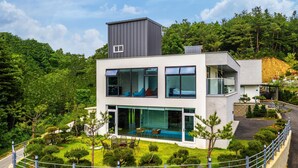 Unclassified image, 3 of 46, button - Gapyeong The Bereuso Poolvilla (Gapyeong)