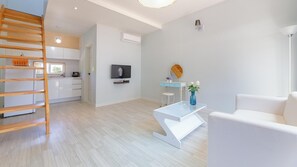 Basic Room, 1 Bedroom (C) | 1 bedroom, free WiFi - Gangneung The October Pension (Gangneung)