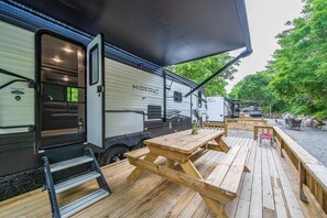 Basic Room, 1 Bedroom (8beon (33FT daehyeong)) | 1 bedroom, free WiFi - Hongcheon Vivaldicampingpark Caravan (Hongcheon)