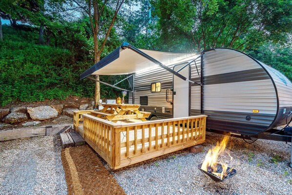 Basic Room, 1 Bedroom (5beon (21FT gibonhyeong)) | 1 bedroom, free WiFi - Hongcheon Vivaldicampingpark Caravan (Hongcheon)