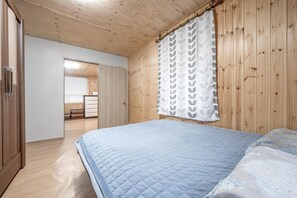 Basic Room, 2 Bedrooms (Dancheroom3) | Free WiFi - Goseong Jjun Camping Pension (Goseong)