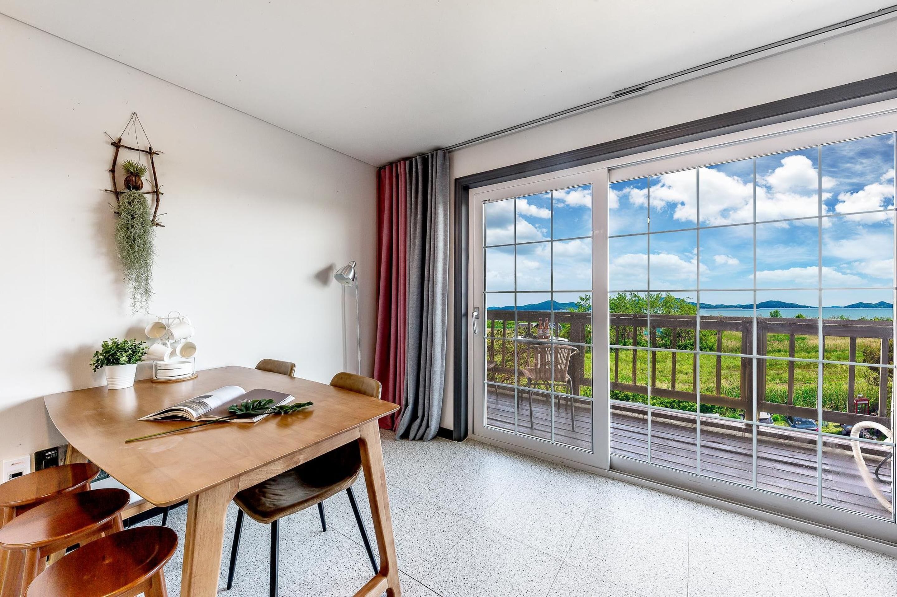 Basic Room, 2 Bedrooms (Eoliyeon) | 1 bedroom, free WiFi
