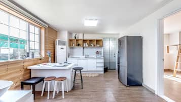 Basic Room, 2 Bedrooms (kkotmari) | 1 bedroom, free WiFi