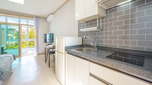 Basic Room, 1 Bedroom (201) | 1 bedroom, free WiFi - Goseong Gamnamu Pension (Goseong)