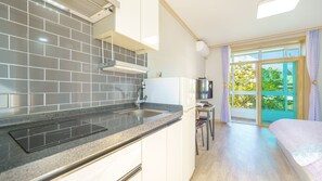 Basic Room, 1 Bedroom (202) | 1 bedroom, free WiFi - Goseong Gamnamu Pension (Goseong)