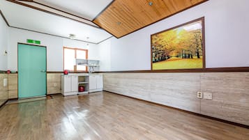 Basic Room, 1 Bedroom (Gajokroom) | 1 bedroom, free WiFi