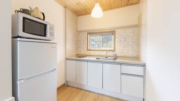 Basic Room, 1 Bedroom (101) | 1 bedroom, free WiFi