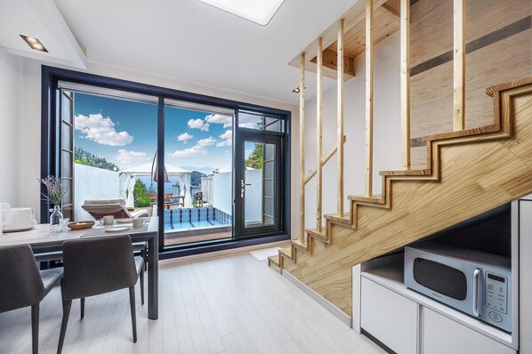 Basic Room, 1 Bedroom (poolvilla2) | 1 bedroom, free WiFi - Namhae Palace1470 Pension (Namhae)