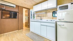 Basic Room, 1 Bedroom (Caravan1) | 1 bedroom, free WiFi