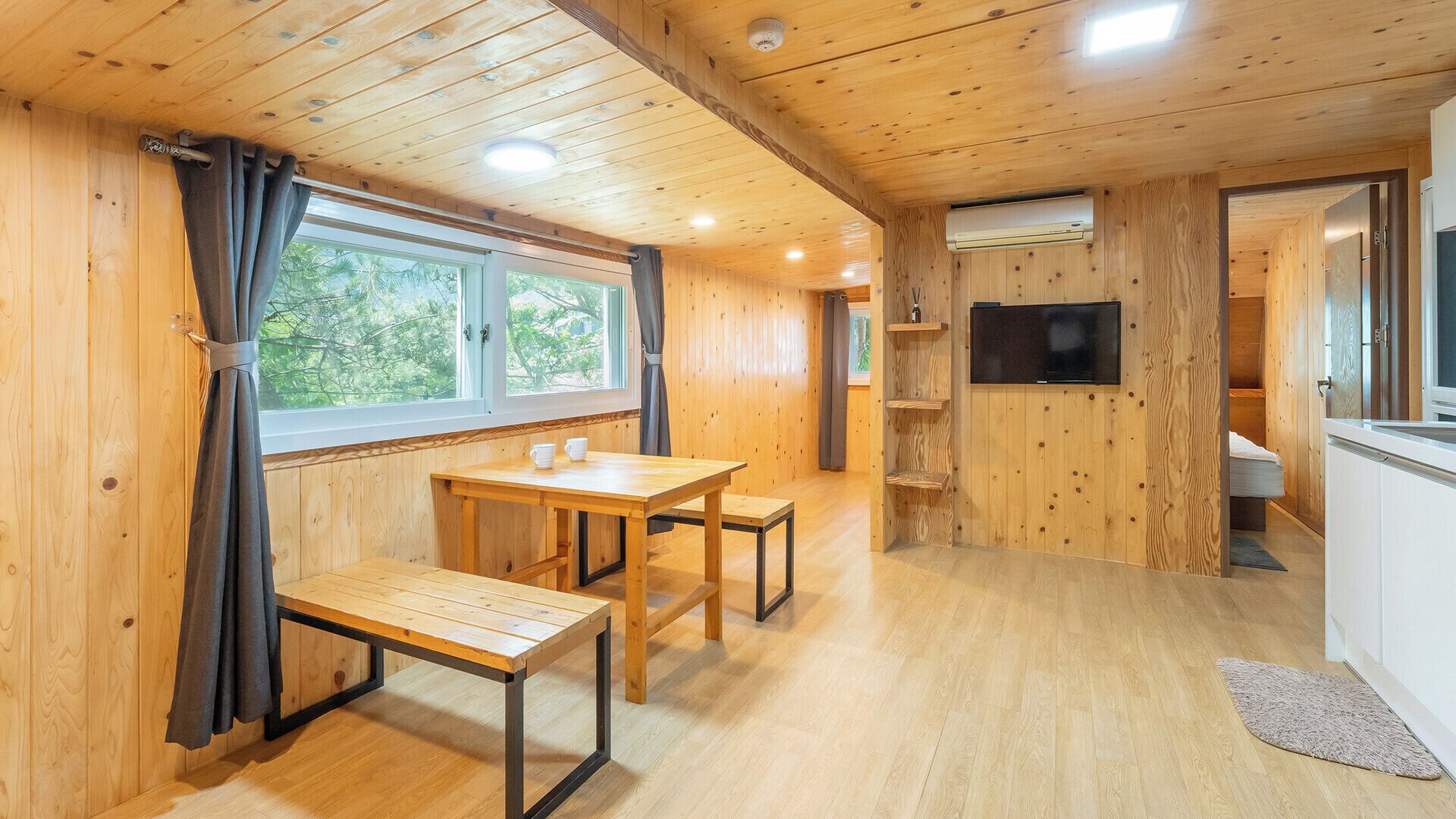 Basic Room, 1 Bedroom (Caravan1) | 1 bedroom, WiFi (free)