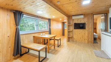 Basic Room, 1 Bedroom (Caravan1) | 1 bedroom, WiFi (free)
