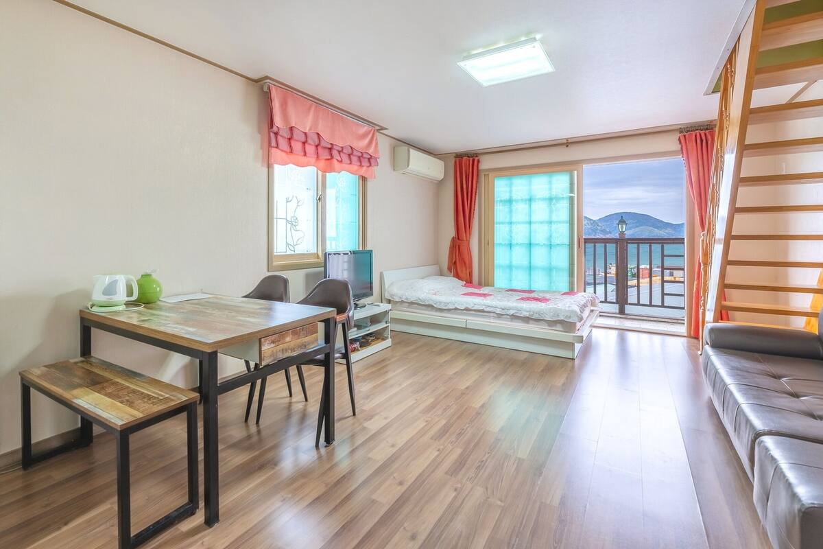 Basic Room, 1 Bedroom (B1)