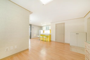 Basic Room, 1 Bedroom (Heineken) | 1 bedroom, free WiFi