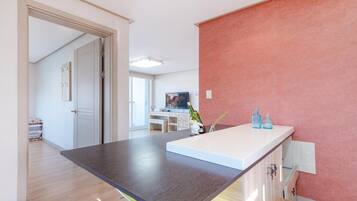 Basic Room, 1 Bedroom (Cass) | Private kitchen | Fridge