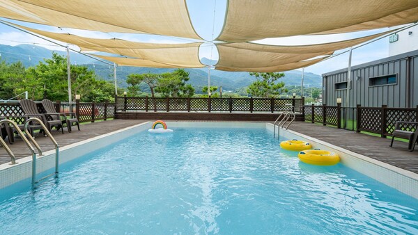 Gapyeong Dangdangi Pet Poolvilla Blue - Chuncheon-si