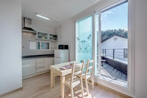 Basic Room, 1 Bedroom (Kkotnaeum(Kids/Spa)) | Exterior - Gangneung 1189 Pension (Gangneung)