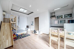 Basic-Zimmer, 1 Schlafzimmer (Kkotnaeum(Kids/Spa)) | 1 Schlafzimmer, kostenloses WLAN