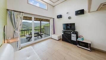 Basic Room, 1 Bedroom (Gogh) | 1 bedroom, WiFi (free)