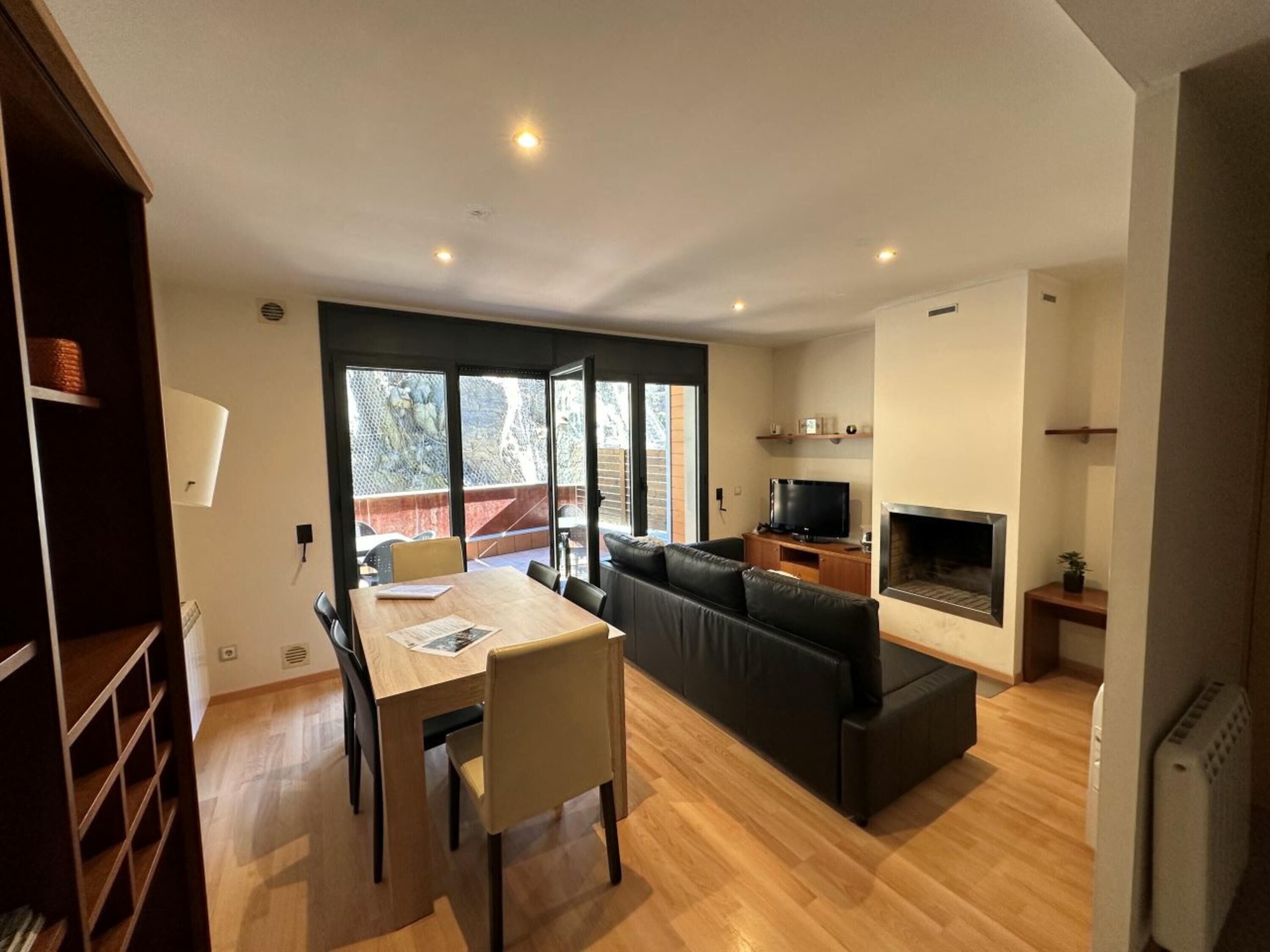 Télévision, cheminée