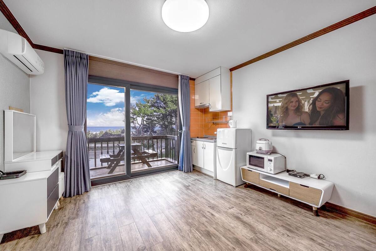 Basic Room, 1 Bedroom (101-B) | 1 bedroom, WiFi (free)