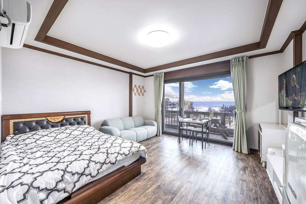 Basic Room, 1 Bedroom (202-A) | 1 bedroom, WiFi (free)