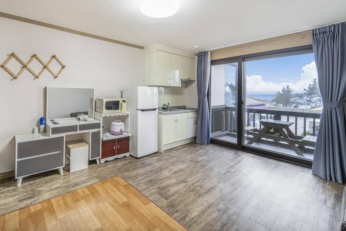 Basic Room, 1 Bedroom (102-A) | 1 bedroom, WiFi (free)