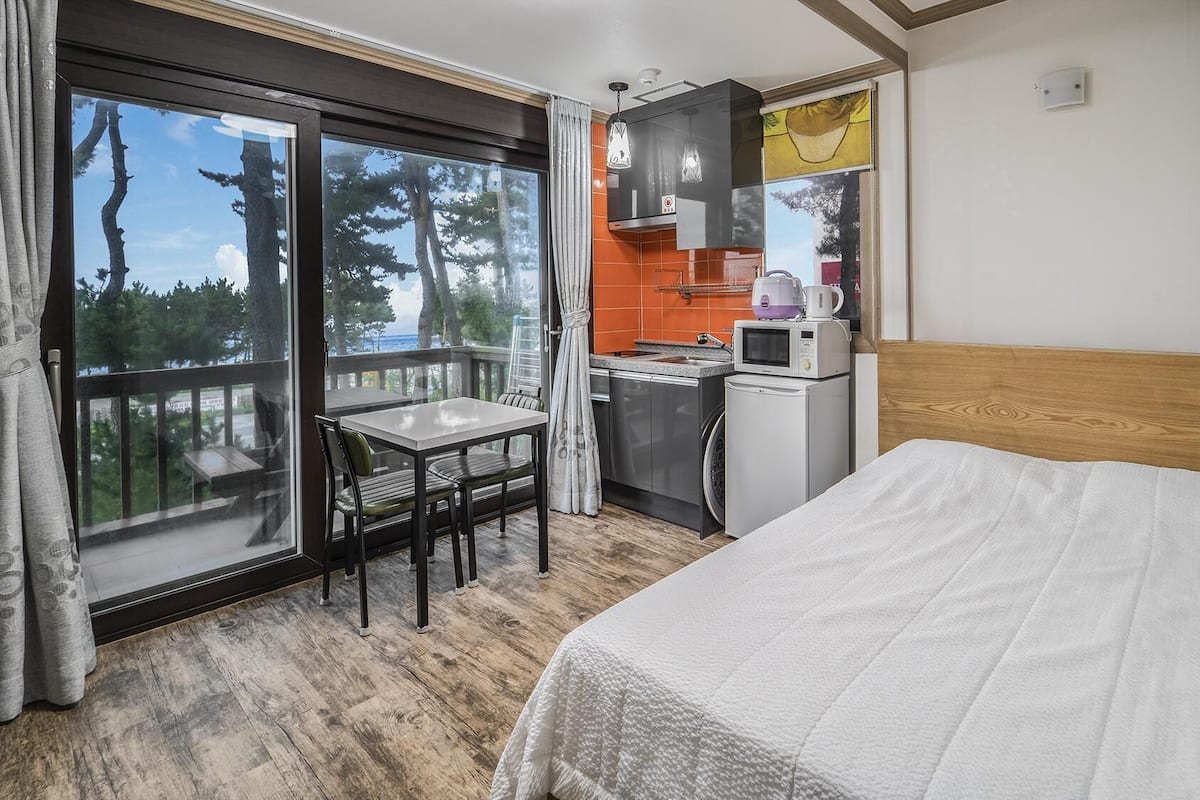 Basic Room, 1 Bedroom (203-B) | 1 bedroom, free WiFi