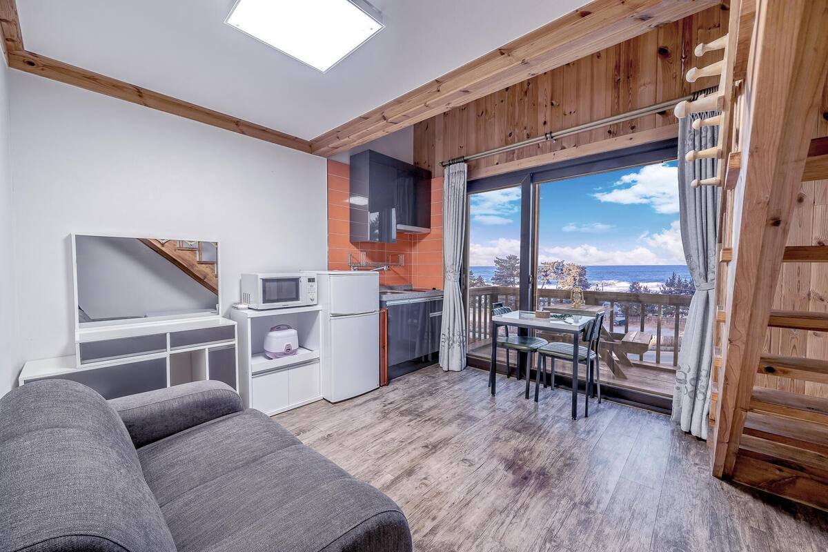 Basic Room, 1 Bedroom (303-A) | 1 bedroom, WiFi (free)