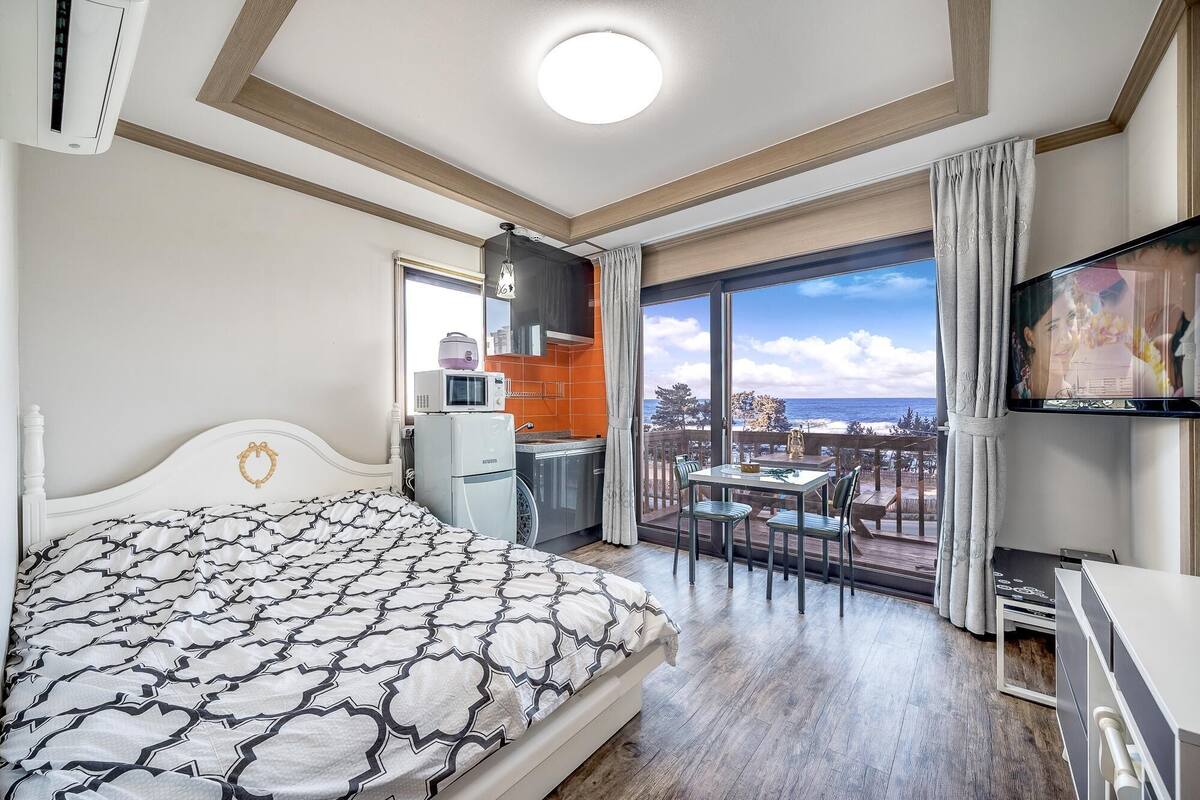 Basic Room, 1 Bedroom (203-A) | 1 bedroom, WiFi (free)