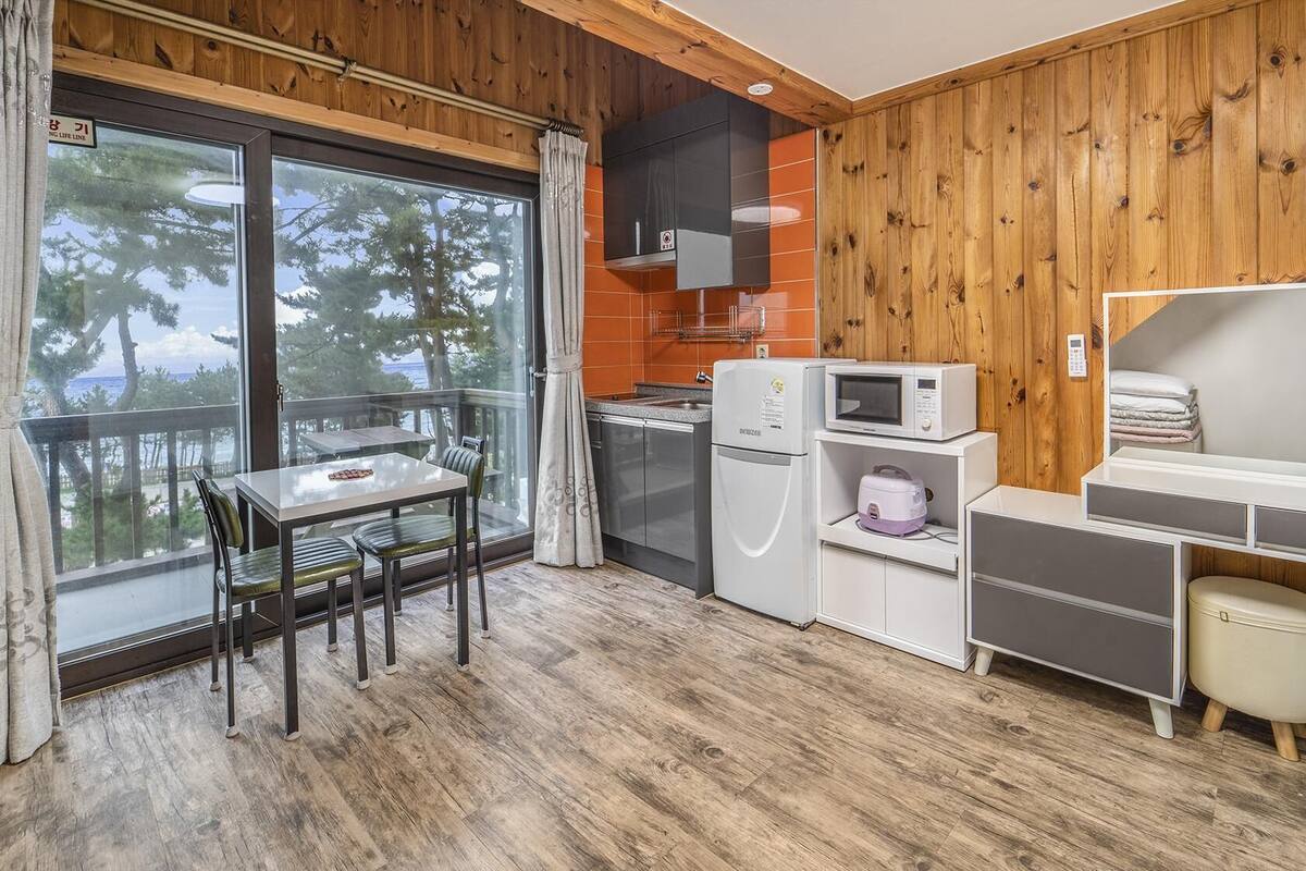 Basic Room, 1 Bedroom (303-B) | 1 bedroom, WiFi (free)
