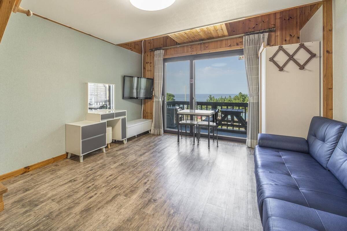 Basic Room, 1 Bedroom (301-B) | 1 bedroom, WiFi (free)