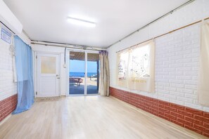 Basic Room, 1 Bedroom (Byeolchae) | 1 bedroom, free WiFi - Gangneung Mungaebawi Pension (Gangneung)