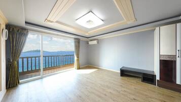 1 ุบุฑูุฉ ููู
ููุงู ูุงู ู
ุฌุงููุง