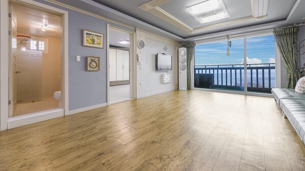 Basic Room, 2 Bedrooms (Family Big) | 1 bedroom, free WiFi - Ganghwa Badatgashimteo Pension (Incheon)