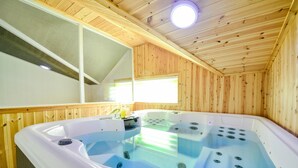 A wooden cabin with a hot tub, wooden walls, and a large window. - Gapyeong Poongkyungmaru Pension (Gapyeong)