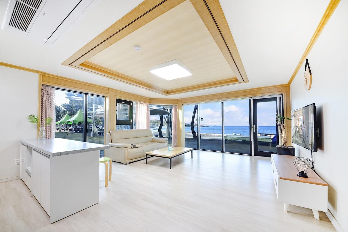 Basic Room, 3 Bedrooms (Ocean(Family room)) | 1 bedroom, free WiFi