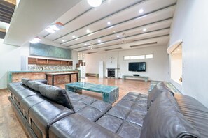 基础客房, 5 间卧室 (Seattle) | 1 多间卧室、免费 WiFi