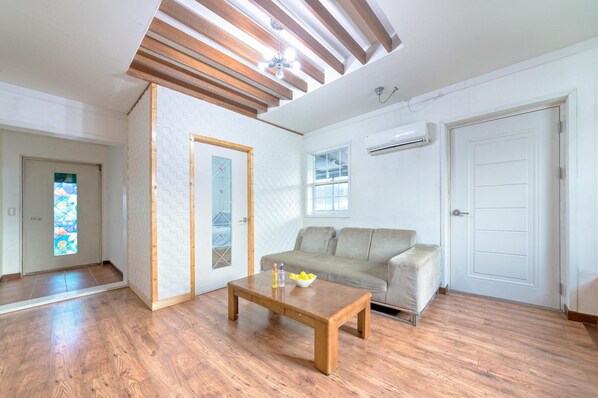 Basic Room, 3 Bedrooms (Lisbon) | 1 bedroom, free WiFi - Gapyeong Four Season Pension (Gapyeong)