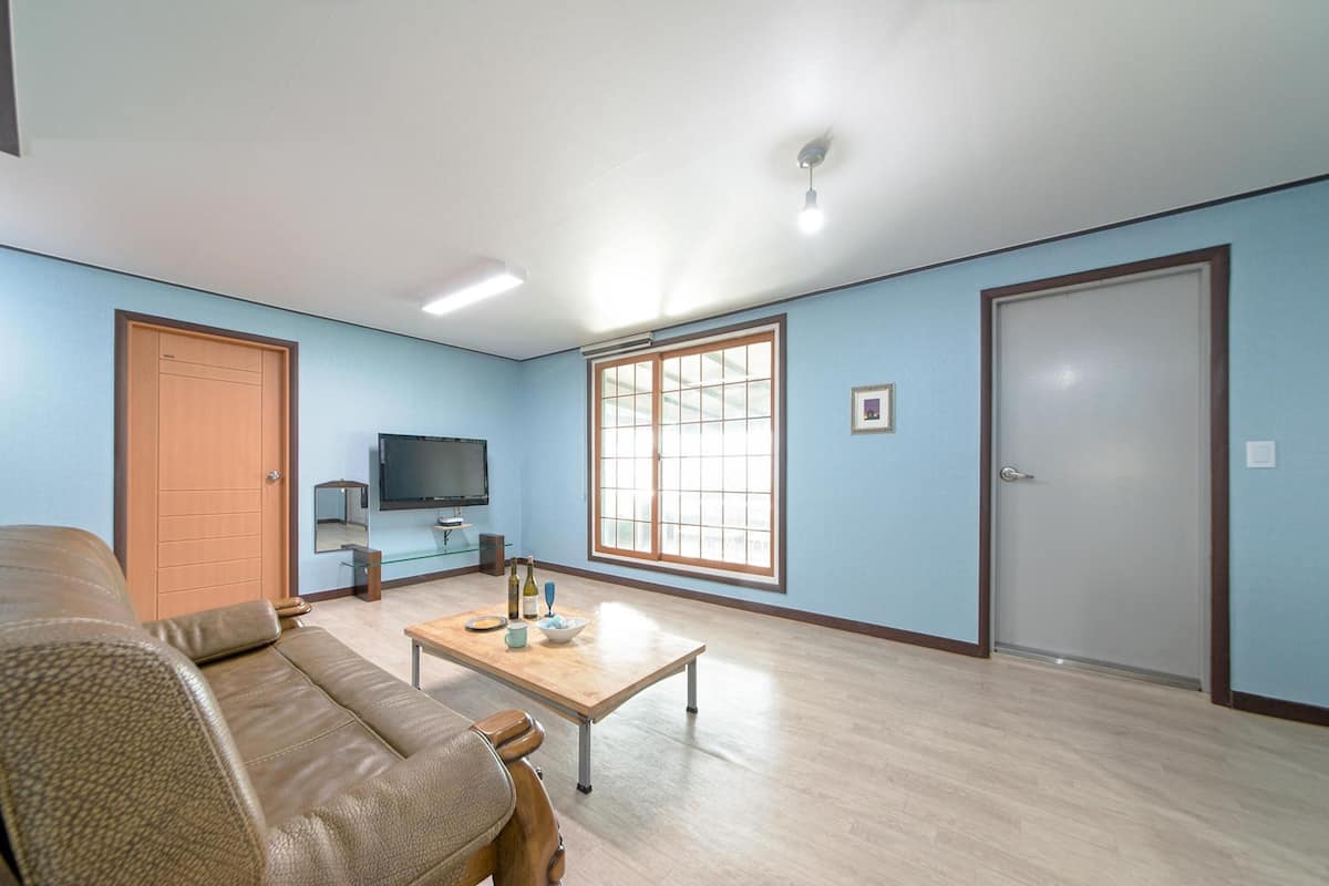 Basic Room, 3 Bedrooms (Monacco)