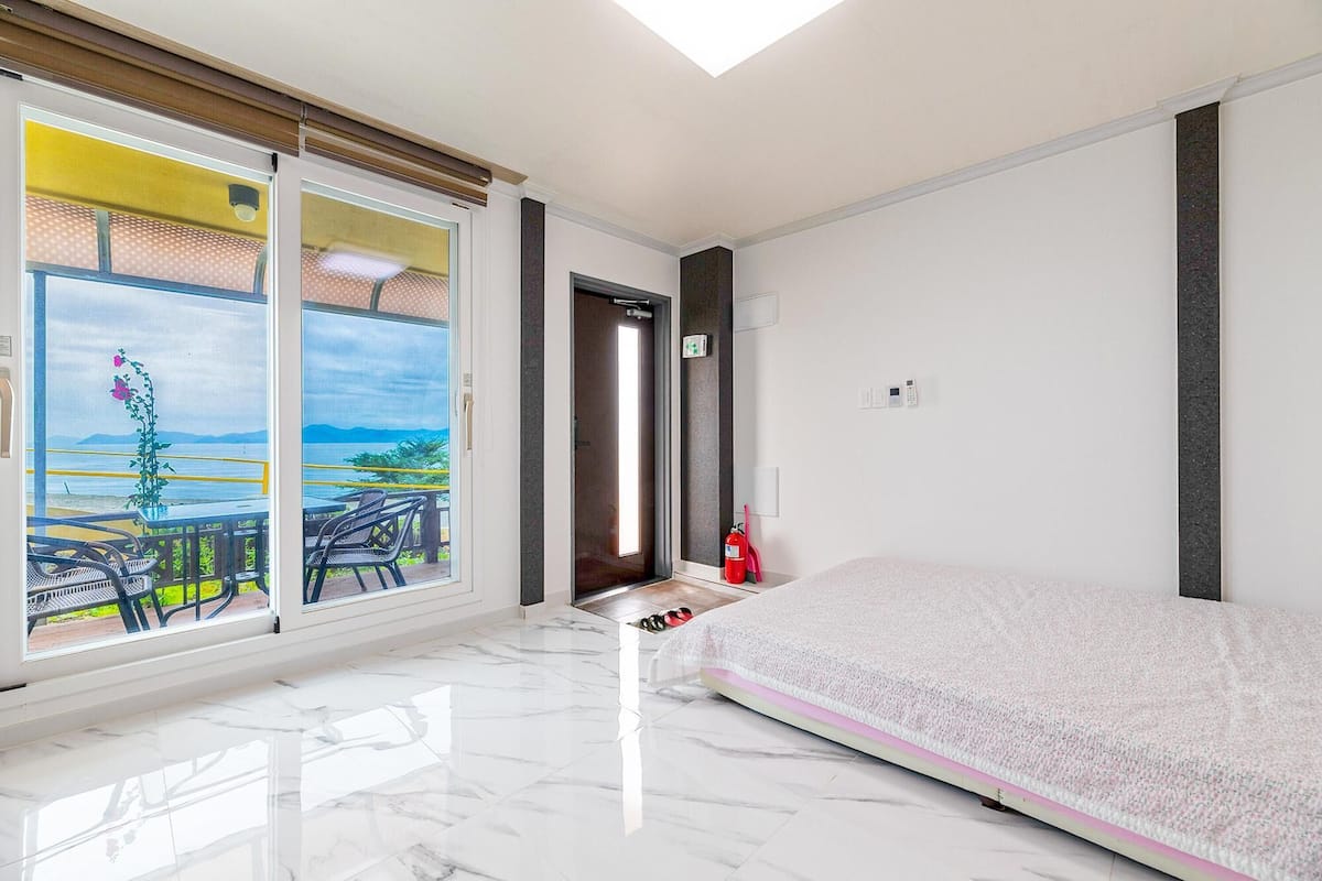 Basic Room, 1 Bedroom (Namhae) | 1 bedroom, free WiFi