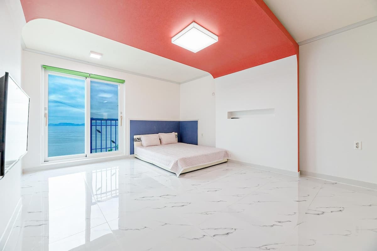 Basic Room, 1 Bedroom (Gosung) | 1 bedroom, free WiFi