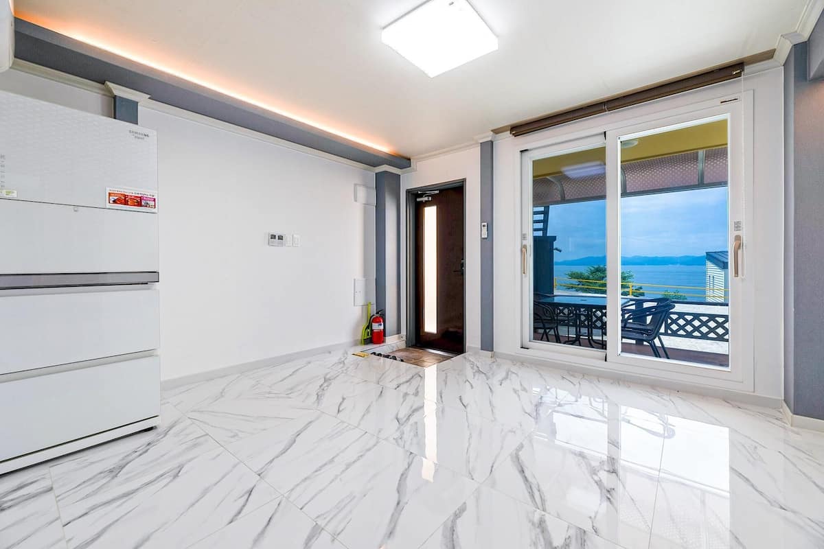 Basic Room, 1 Bedroom (Samcheonpo) | 1 bedroom, free WiFi